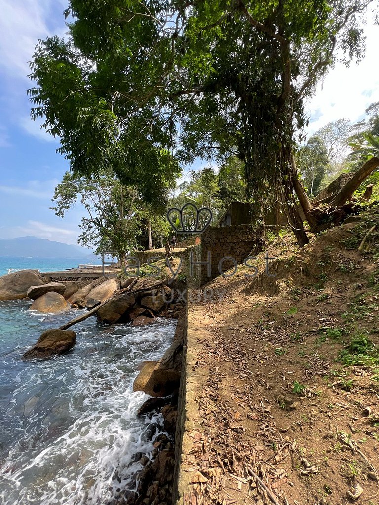 Terreno com 15.000m² e localização exclusiva em condomínio d