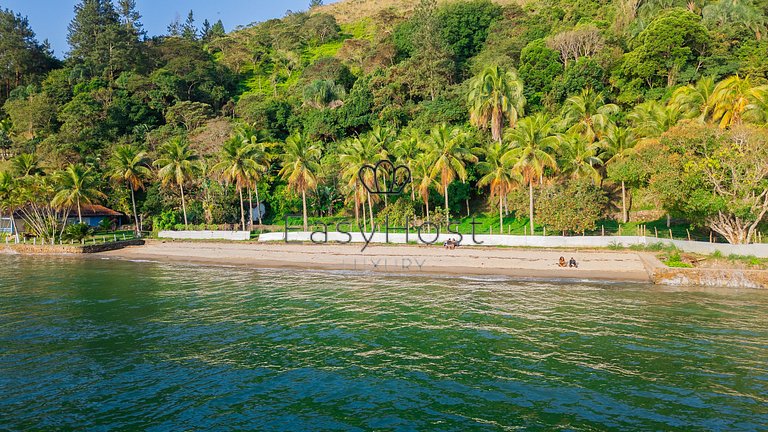 Linda casa com piscina e hidromassagem à beira-mar em Angra