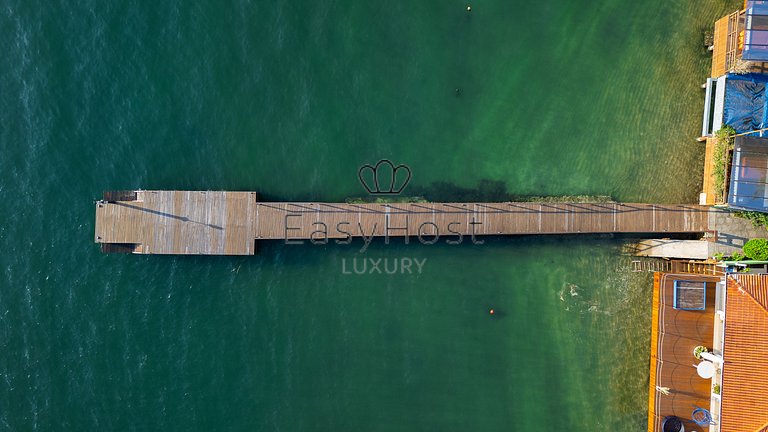 Linda casa com piscina e hidromassagem à beira-mar em Angra
