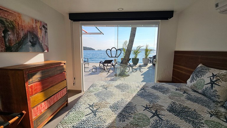 Linda casa com piscina e hidromassagem à beira-mar em Angra