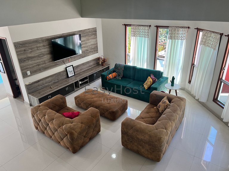 Casa en venta en urbanización cerrada con piscina y playa.