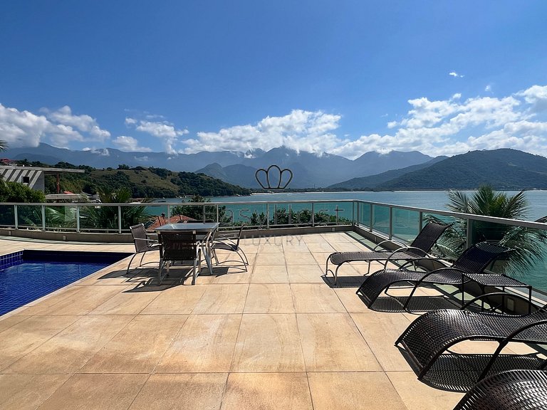 Casa à venda em condomínio fechado com piscina e praia