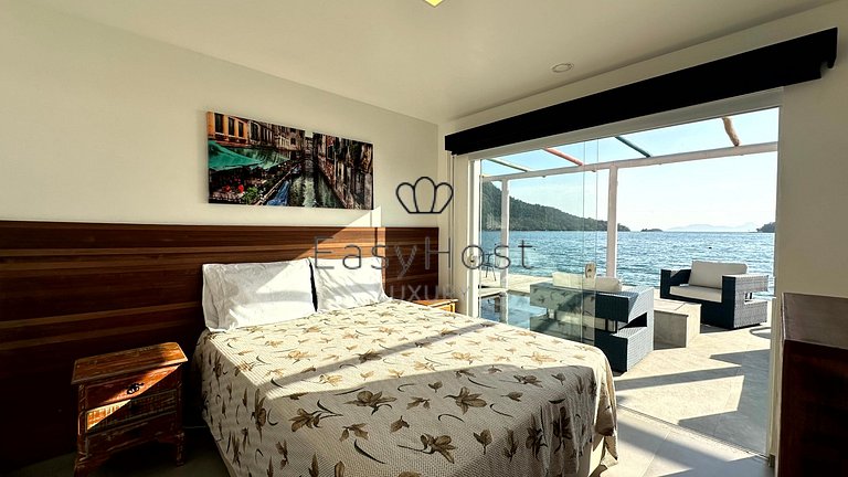 Linda casa com piscina e hidromassagem à beira-mar em Angra