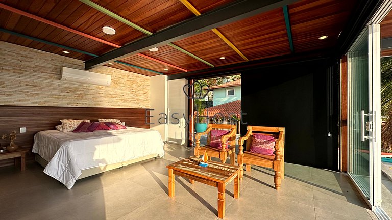 Linda casa com piscina e hidromassagem à beira-mar em Angra