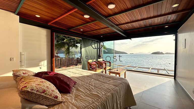 Linda casa com piscina e hidromassagem à beira-mar em Angra