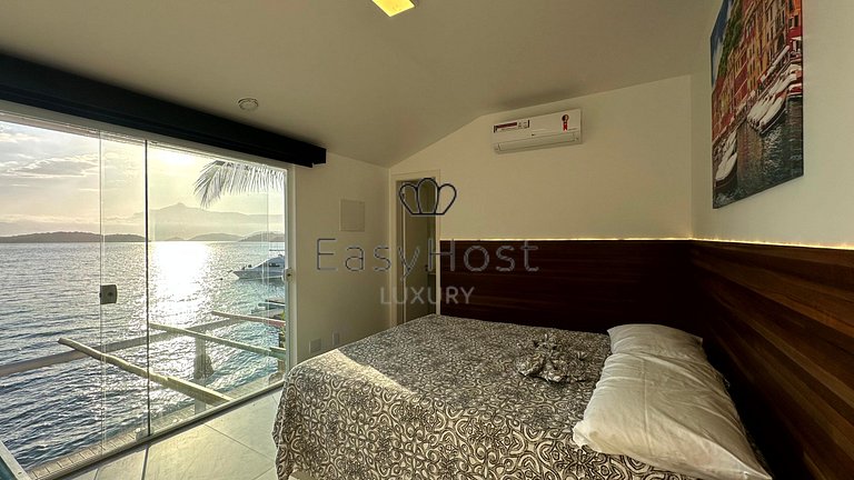 Linda casa com piscina e hidromassagem à beira-mar em Angra