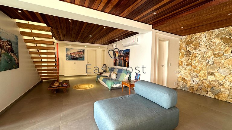 Preciosa casa con piscina y jacuzzi junto al mar.