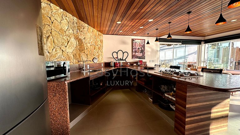 Linda casa com piscina e hidromassagem à beira-mar em Angra