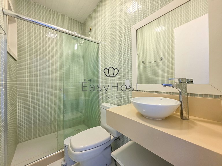 Beachfront house for sale on a island in Angra dos Reis.