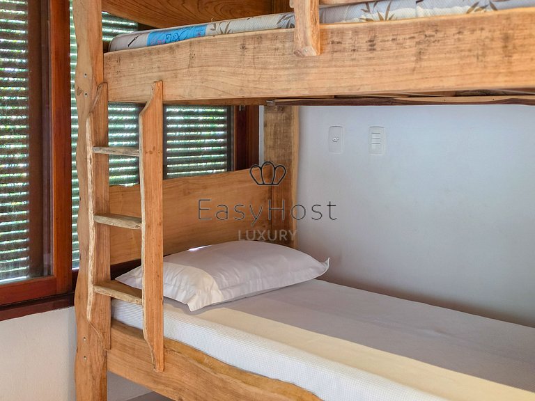 Beachfront house for sale on a island in Angra dos Reis.