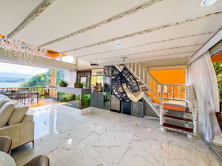 Linda casa com vista panorâmica para o mar