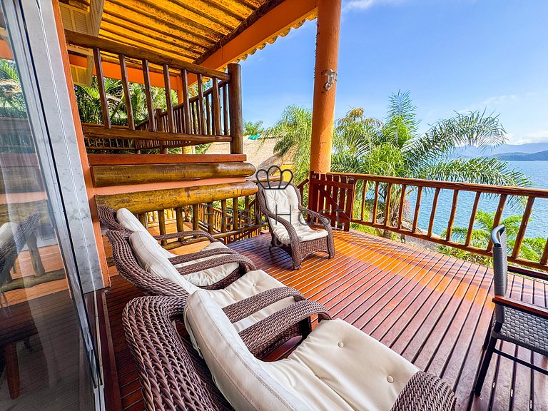 Linda casa com vista panorâmica para o mar
