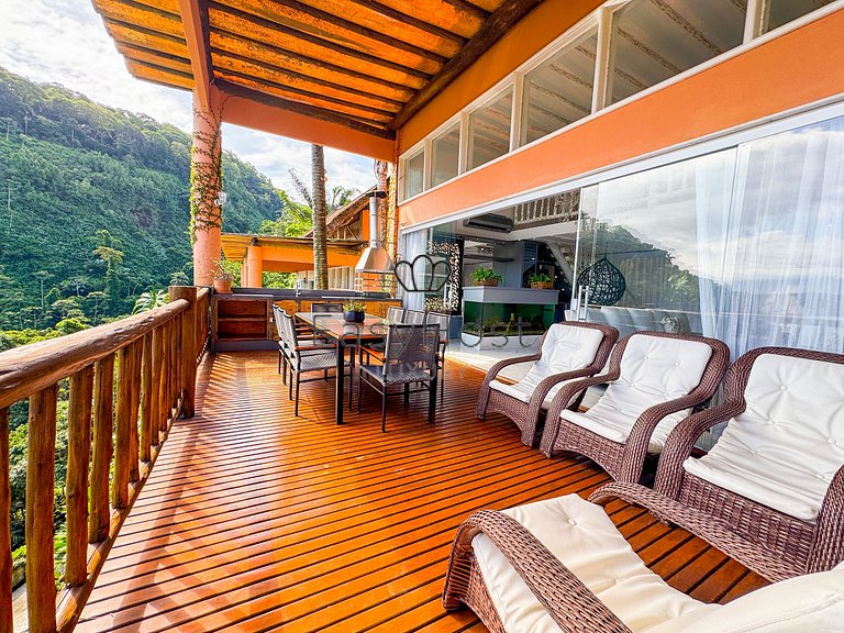 Linda casa com vista panorâmica para o mar