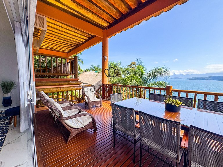 Linda casa com vista panorâmica para o mar