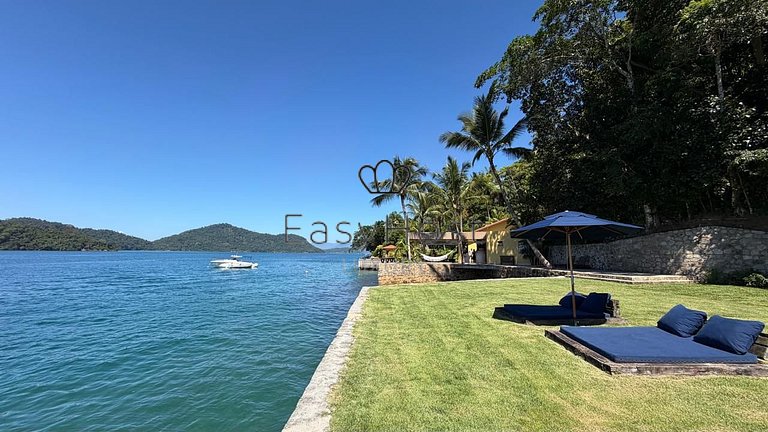 Aluguel por temporada em Angra dos Reis com piscina, acesso
