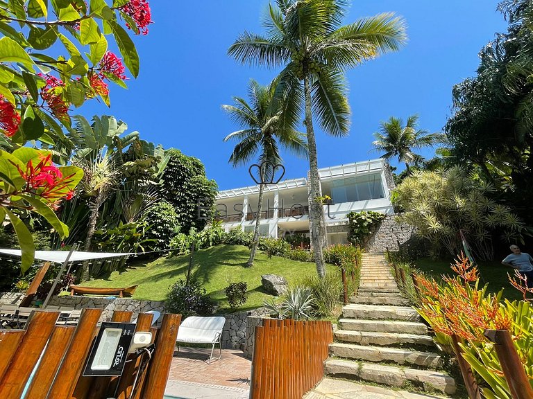 Beautiful beachfront house with a pool in Angra dos Reis - A