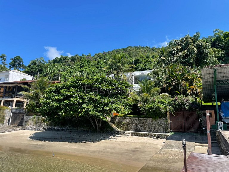 Beautiful beachfront house with a pool in Angra dos Reis - A