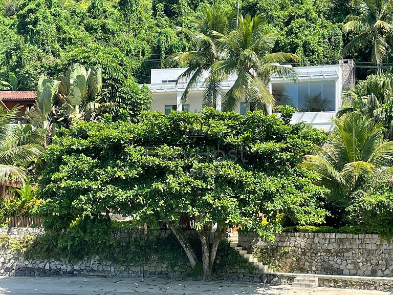 Beautiful beachfront house with a pool in Angra dos Reis - A