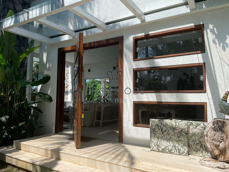 Beautiful beachfront house with a pool in Angra dos Reis - A