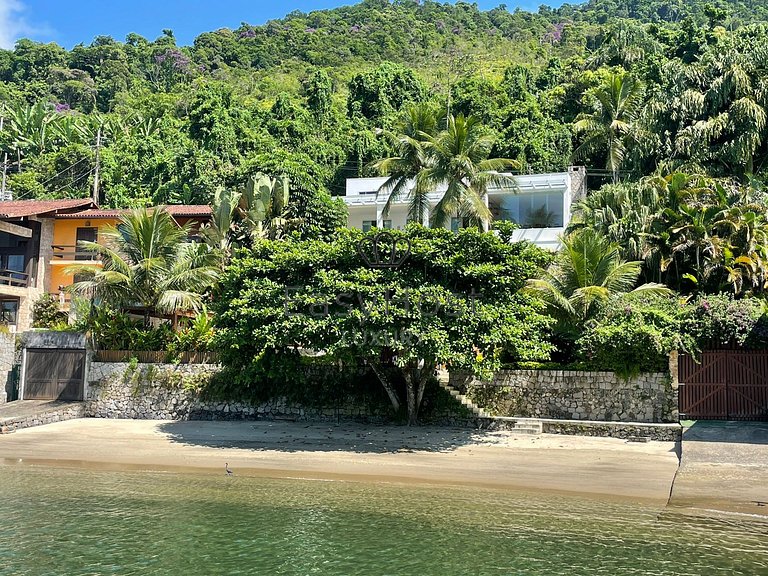 Beautiful beachfront house with a pool in Angra dos Reis - A