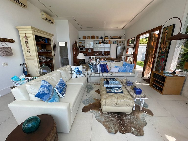 Beautiful beachfront house with a pool in Angra dos Reis - A