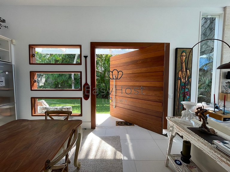 Beautiful beachfront house with a pool in Angra dos Reis - A