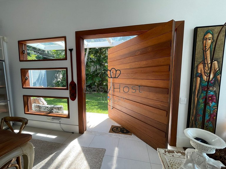 Beautiful beachfront house with a pool in Angra dos Reis - A
