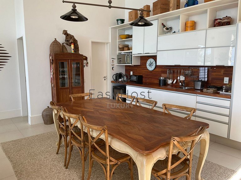 Beautiful beachfront house with a pool in Angra dos Reis - A