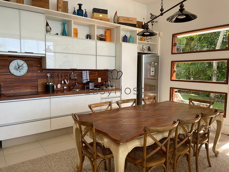 Beautiful beachfront house with a pool in Angra dos Reis - A