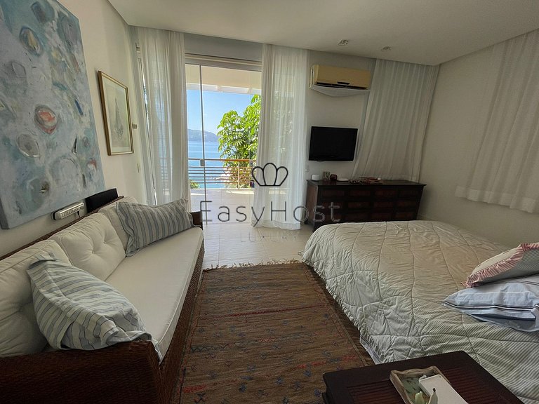 Beautiful beachfront house with a pool in Angra dos Reis - A