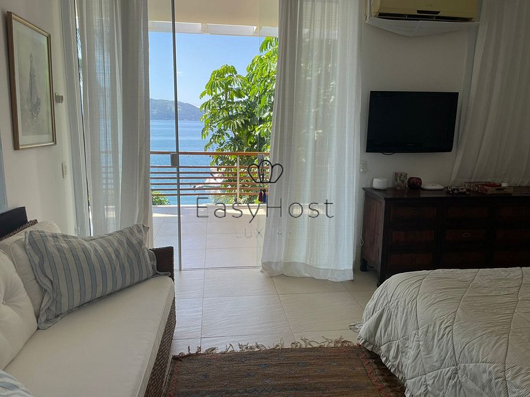 Beautiful beachfront house with a pool in Angra dos Reis - A