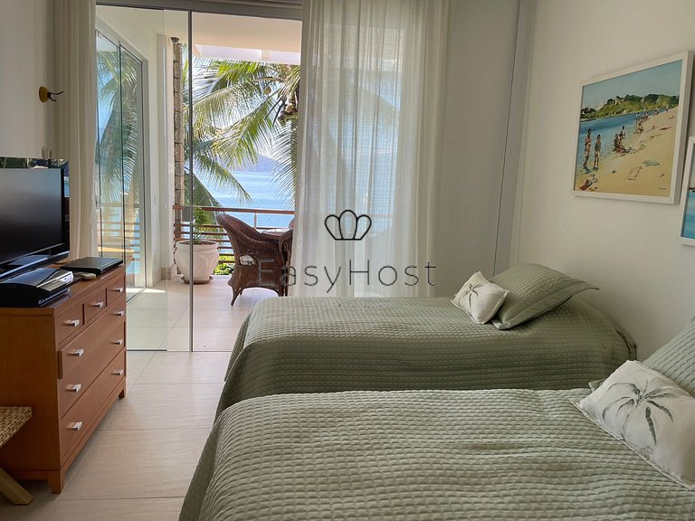 Beautiful beachfront house with a pool in Angra dos Reis - A