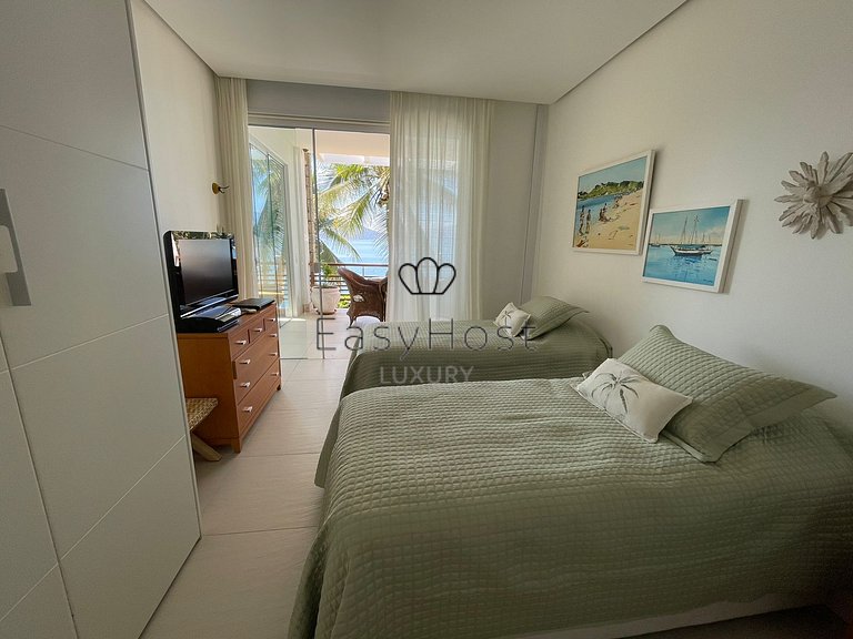 Beautiful beachfront house with a pool in Angra dos Reis - A