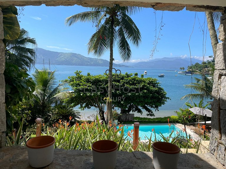 Beautiful beachfront house with a pool in Angra dos Reis - A