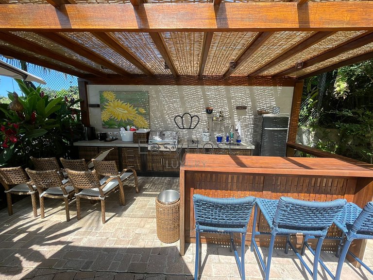 Beautiful beachfront house with a pool in Angra dos Reis - A