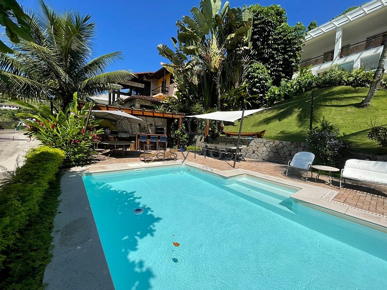 Beautiful beachfront house with a pool in Angra dos Reis - A