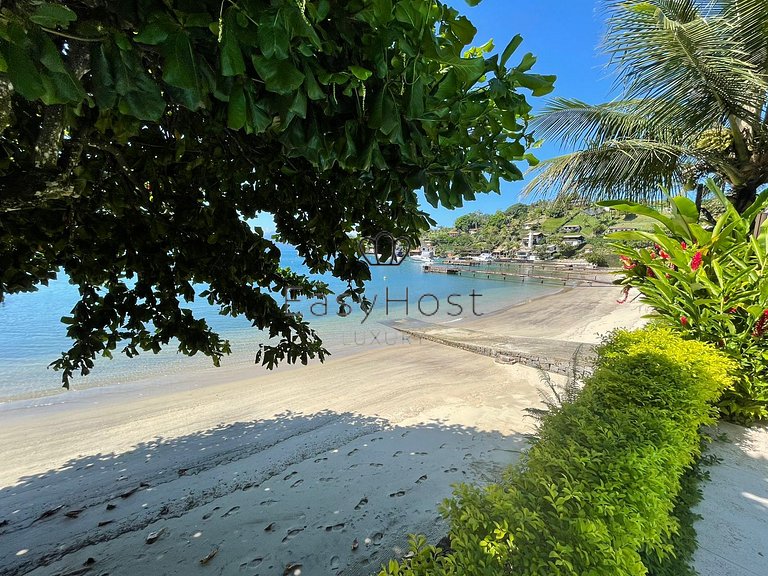 Beautiful beachfront house with a pool in Angra dos Reis - A