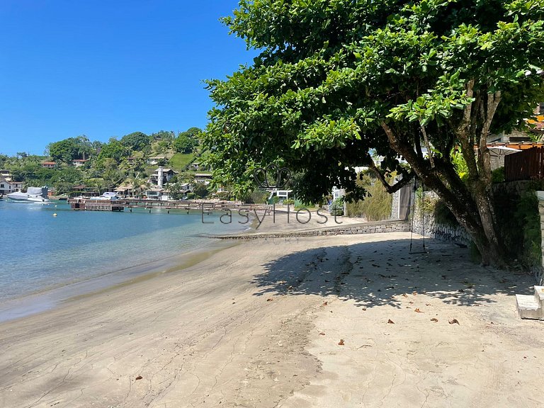 Beautiful beachfront house with a pool in Angra dos Reis - A