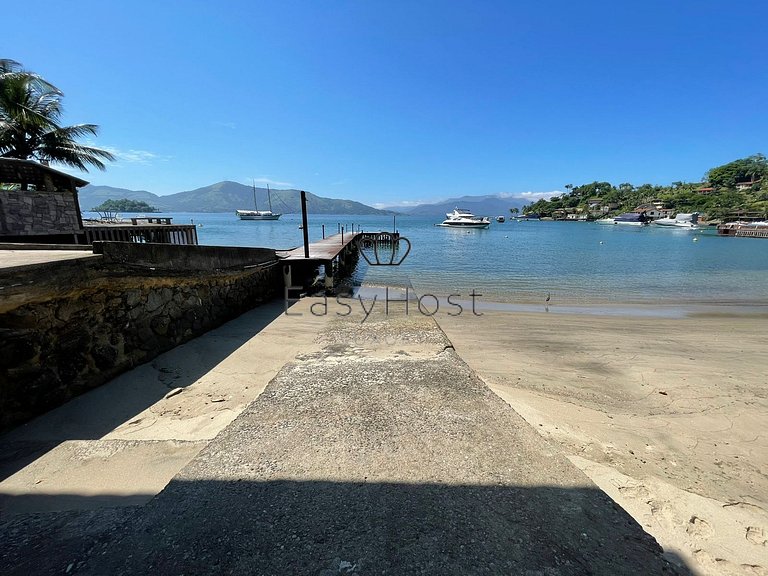 Beautiful beachfront house with a pool in Angra dos Reis - A