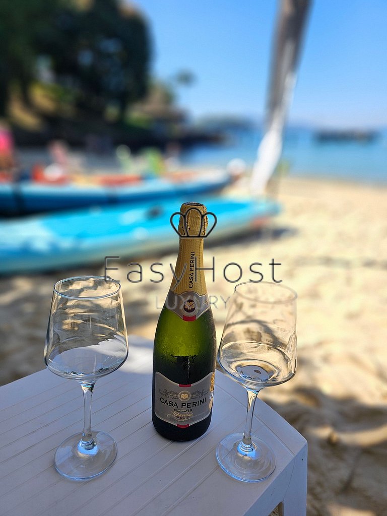 Aluguel de casa pé na areia em Angra dos Reis em praia com á