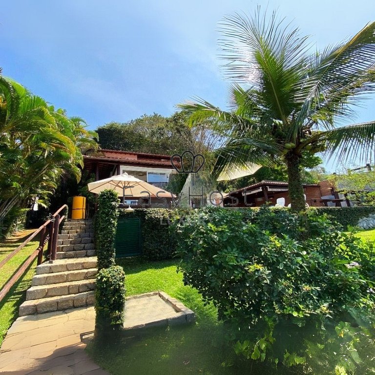 Vacation rental house in Angra dos Reis with a pool and boat