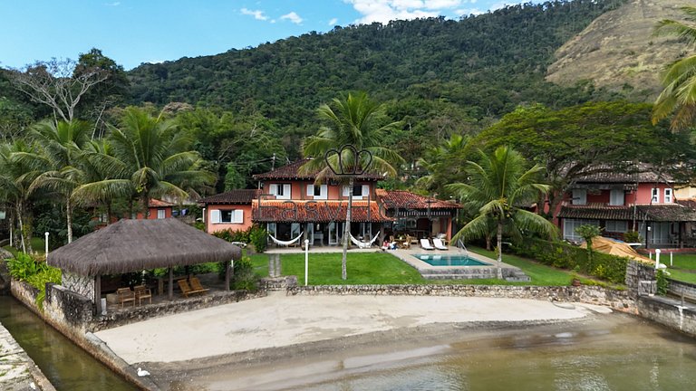 Aluguel de casa em Angra dos Reis com piscina e praia
