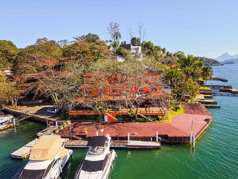 Casa frente mar com deck 60 pés + vaga seca 43 pés em Angra