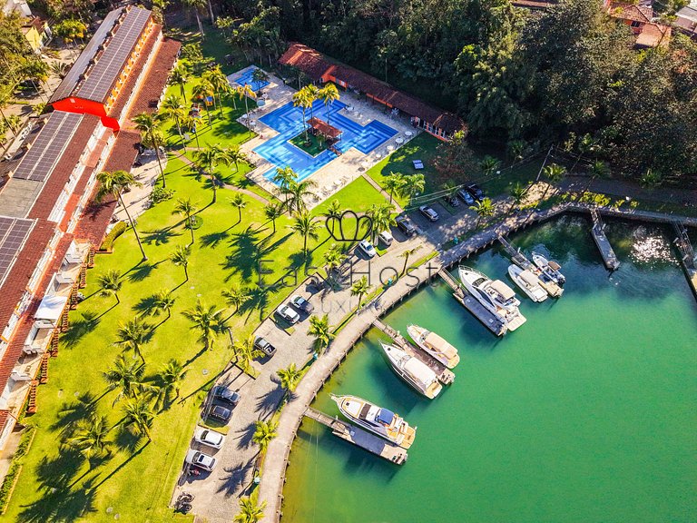 Casa frente mar com deck 60 pés + vaga seca 43 pés em Angra