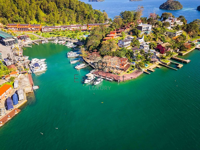Casa frente mar com deck 60 pés + vaga seca 43 pés em Angra
