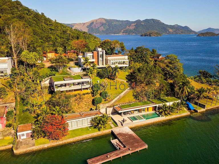 Casa frente mar com deck 60 pés + vaga seca 43 pés em Angra