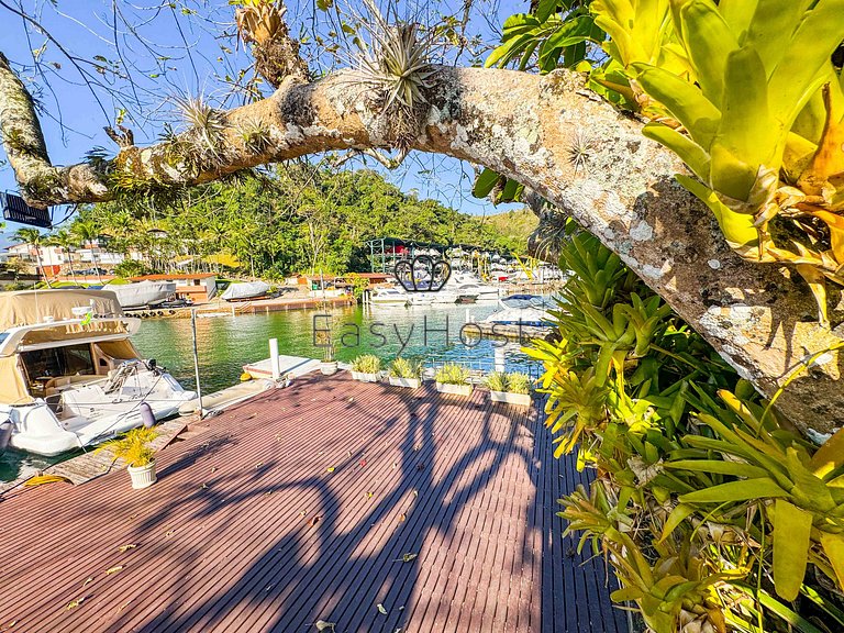 Casa frente mar com deck 60 pés + vaga seca 43 pés em Angra