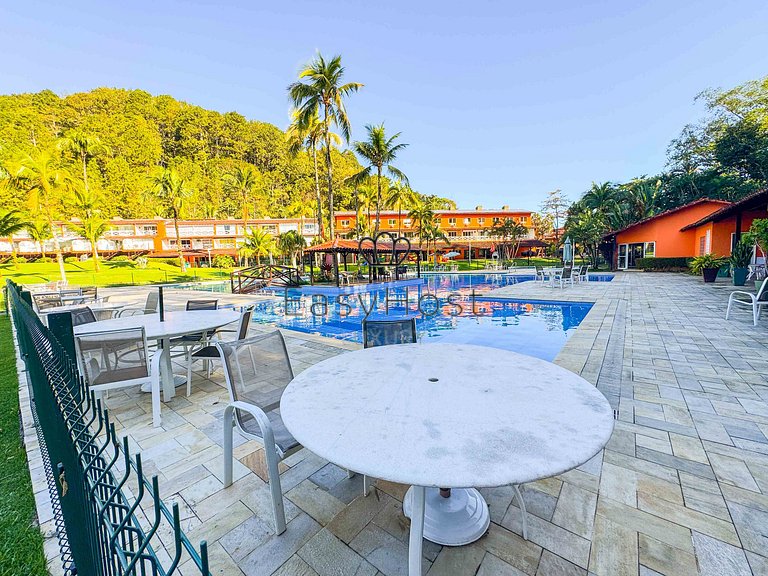 Casa frente mar com deck 60 pés + vaga seca 43 pés em Angra