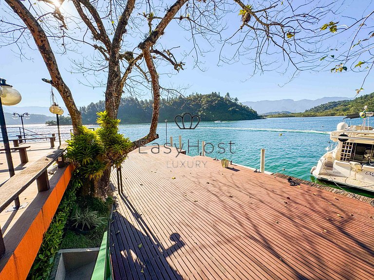 Casa frente mar com deck 60 pés + vaga seca 43 pés em Angra