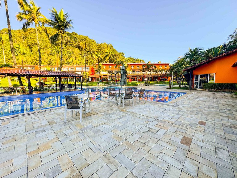 Casa frente mar com deck 60 pés + vaga seca 43 pés em Angra